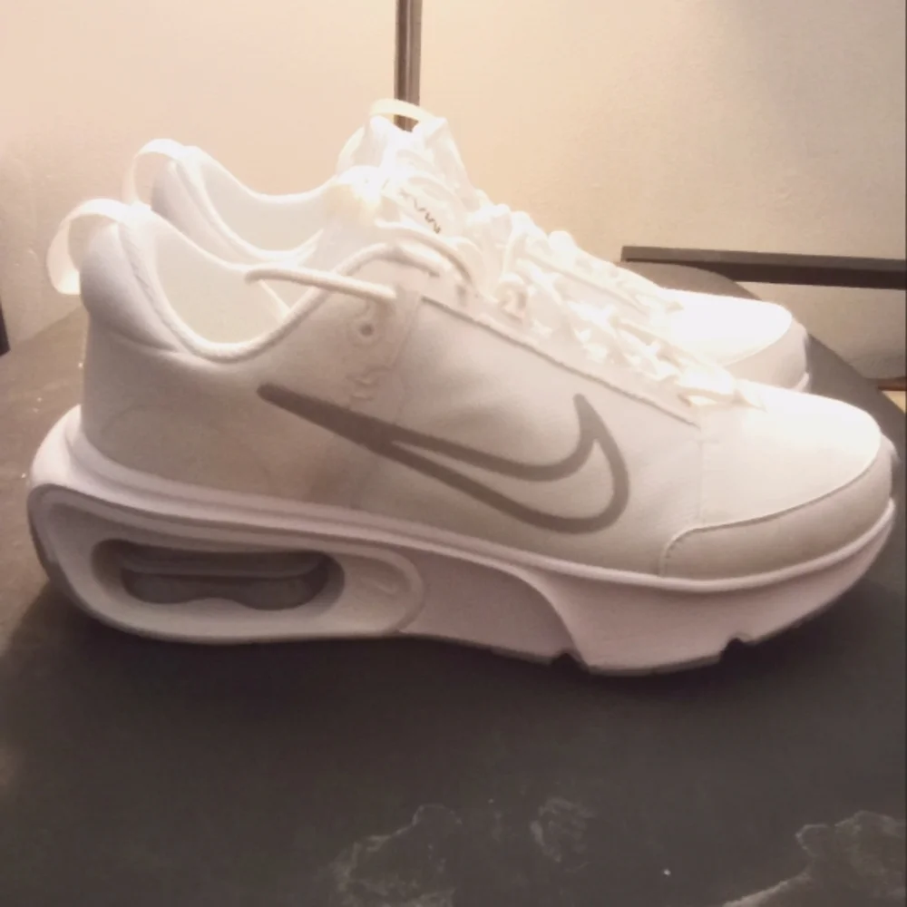 Nike Air Max Intrlk Women's Shoe - Picture 1 of 4